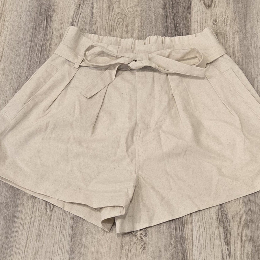 Women's khaki shorts with belt large